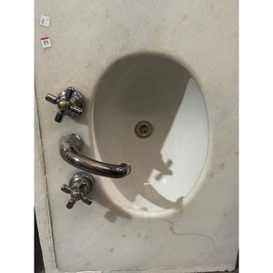 Mesada de Mármol con Pileta y Grifería - Medidas 57x112 cm - imagen 2
