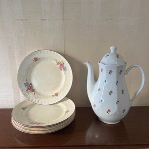 Juego de Tetera y 5 Platos con Flores - imagen 1