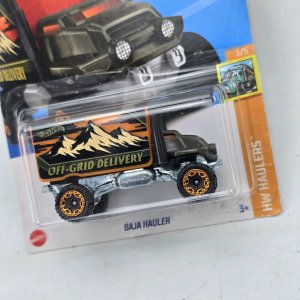Hot Wheels Baja Hauler "Off-Grid Delivery" Camión de Juguete - imagen 2
