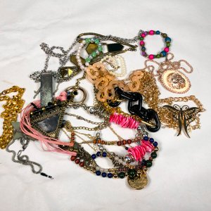 Lote Variado de Bijouterie: Collares y Pulseras - imagen 2