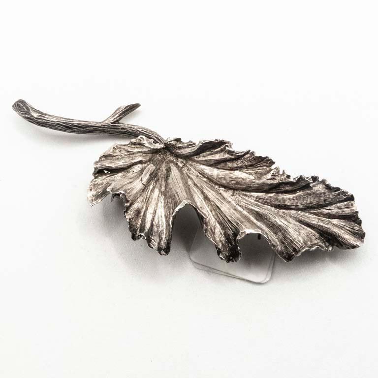 Prendedor de Plata con Diseño de Hoja