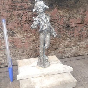 Figura Histórica Napoleónica en Metal Plateado y Base de Mármol - imagen 4