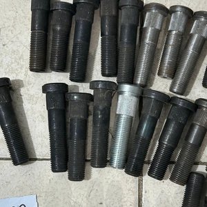 Lote de Tornillos para Rueda de Camión y Carro - imagen 5
