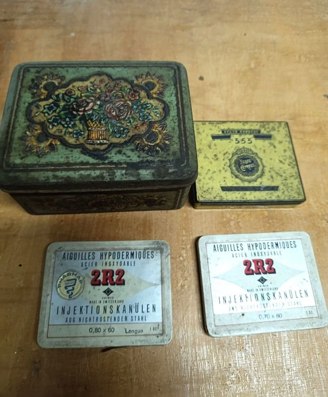 Lote de Cajas Metálicas Vintage y Cajitas de Agujas para Inyección