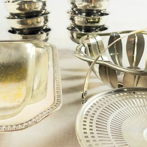 Nueve Piezas de Metal: Centros y Copas para Postre - imagen 3