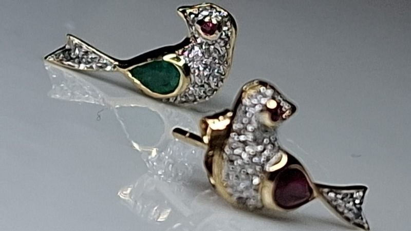 Re lindas las caravanas para niñas con rubi y Esmeralda en oro 14k - imagen 2