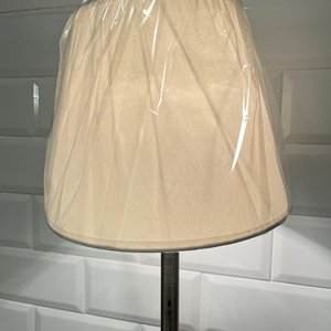 Lámpara de Mesa de Peltre con Pantalla - imagen 3