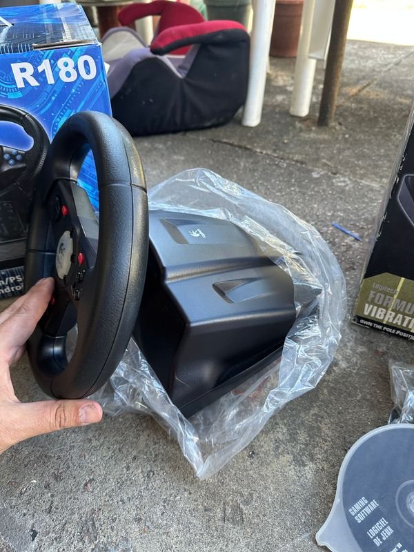 Volante Logitech para PC en caja y PEDALES - imagen 4