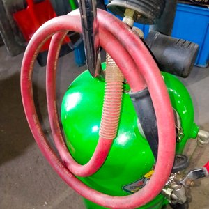 Extractor de Aceite Neumático con Manómetro y Mangueras - imagen 6