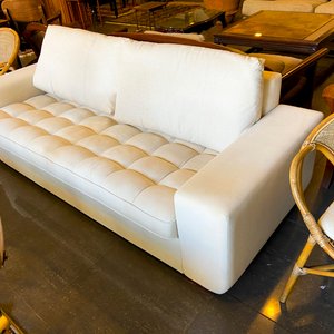 Sofá Blanco y Sillón de Ratán con Cojín - imagen 1