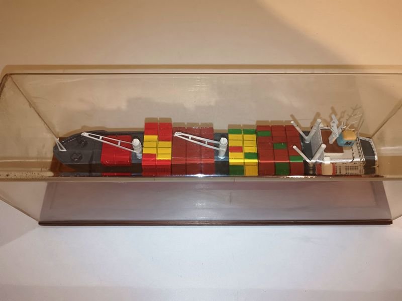 Maqueta de buque de carga uruguayo en vitrina de exhibición - imagen 4