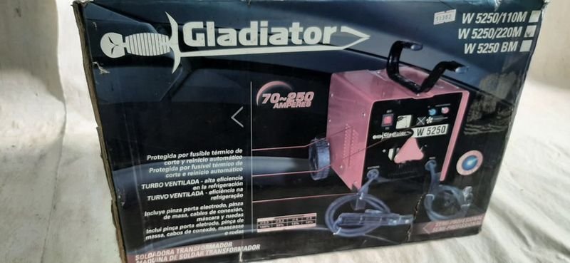 Lote siguiente: Soldadora Electrónica Gladiator W5250