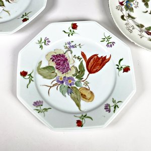 Cuatro Platos de Porcelana Francesa Limoges y Checa con Decoración Floral - imagen 4