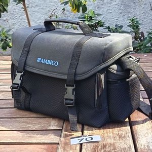 Lote anterior: Bolso Acolchado Para Cámara o Equipo Audiovisual Marca ZAMKO, con Correa, Cierres y Divisiones Interiores - Con detalles de Uso