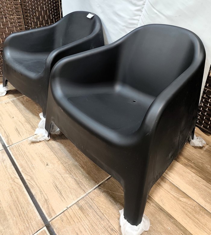 Sillones de PVC negros nuevos - imagen 4