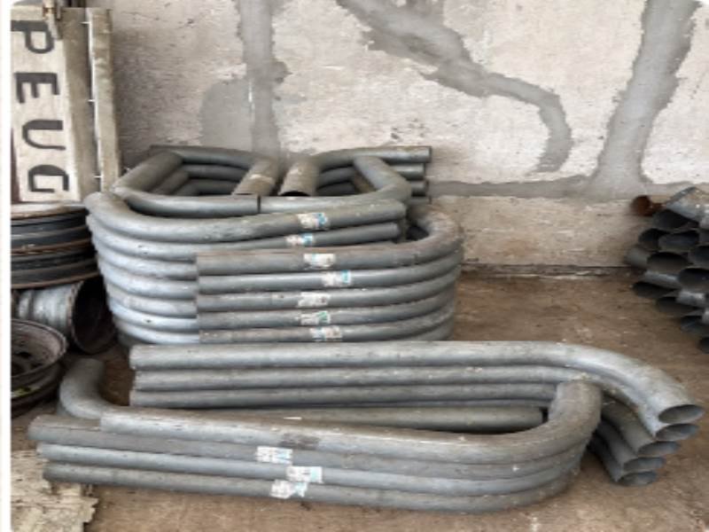 Lote de 62 Curvas Galvanizadas de 90mm para Construcción