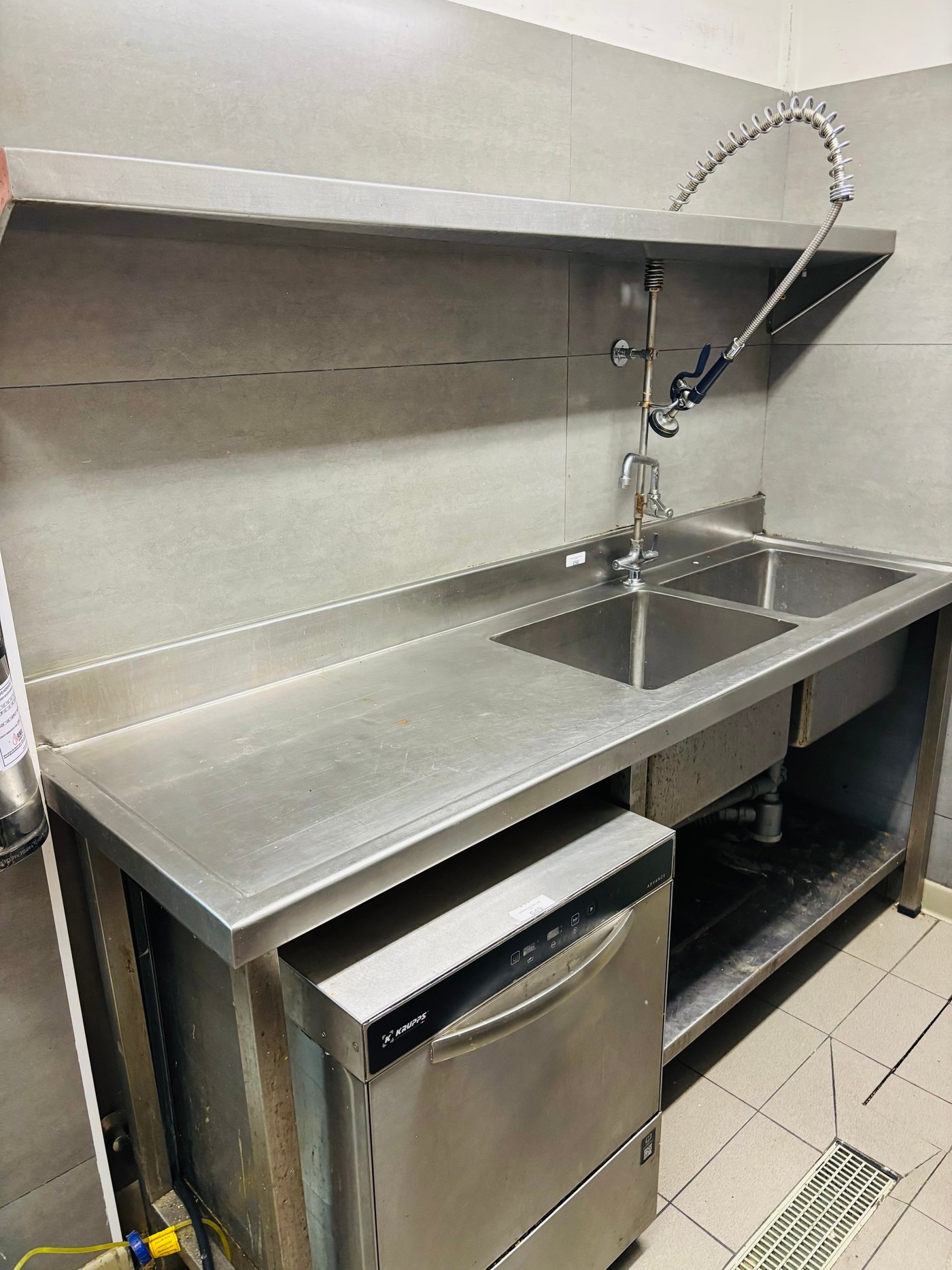 Mesada de Acero Inoxidable con Doble Bacha, Grifería Profesional y Estante Escurridor