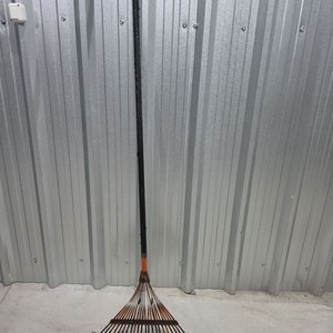 Lote de Herramientas de Jardín y Trabajo: Palas, Serrucho, Guadaña y Rastrillo - imagen 31