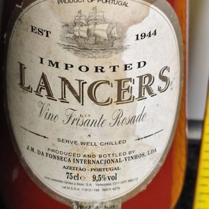 Dos Botellas Antiguas de Vino Lancers Portugal - imagen 2
