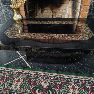 Mesa Ratona Laqueada Negra con Detalles Dorados - imagen 3