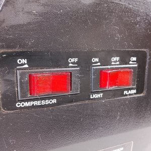 Aspiradora de Mano 12V Bordo y Compresor de Aire 12V con Manómetro y Luz - imagen 10
