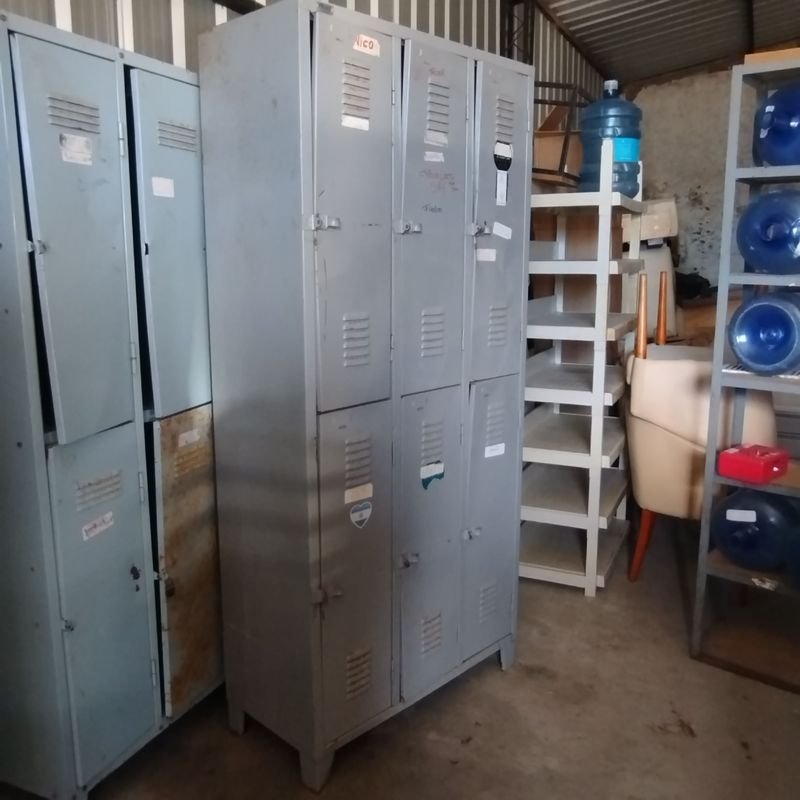 Almacén metálico de seis puertas - imagen 2