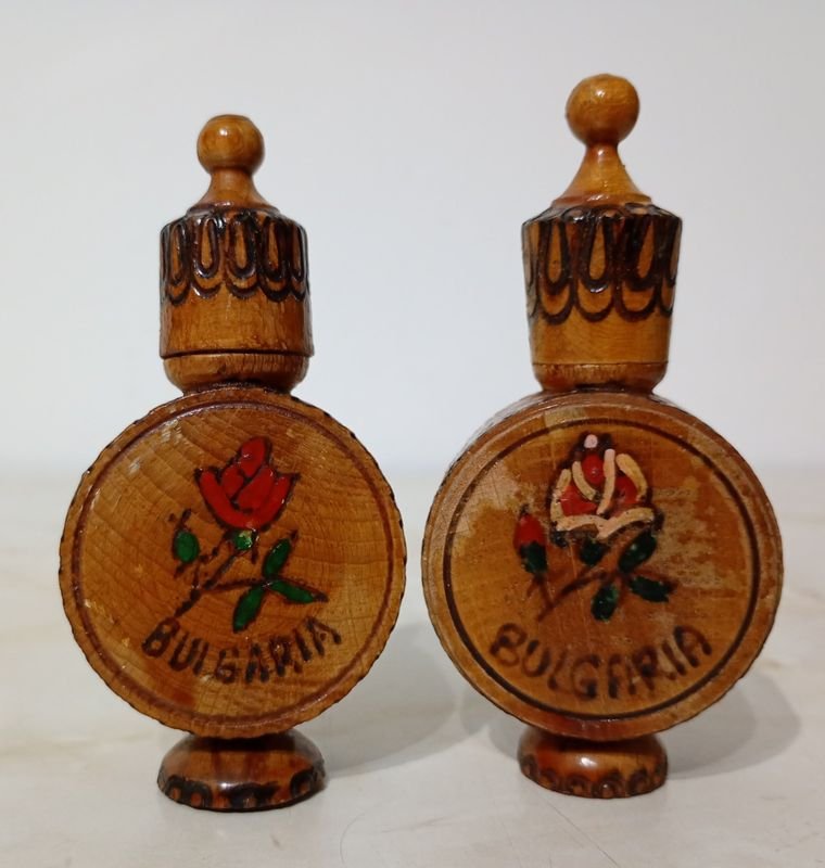 Lote anterior: Perfumeros de madera pintados a mano, orígen Bulgaria