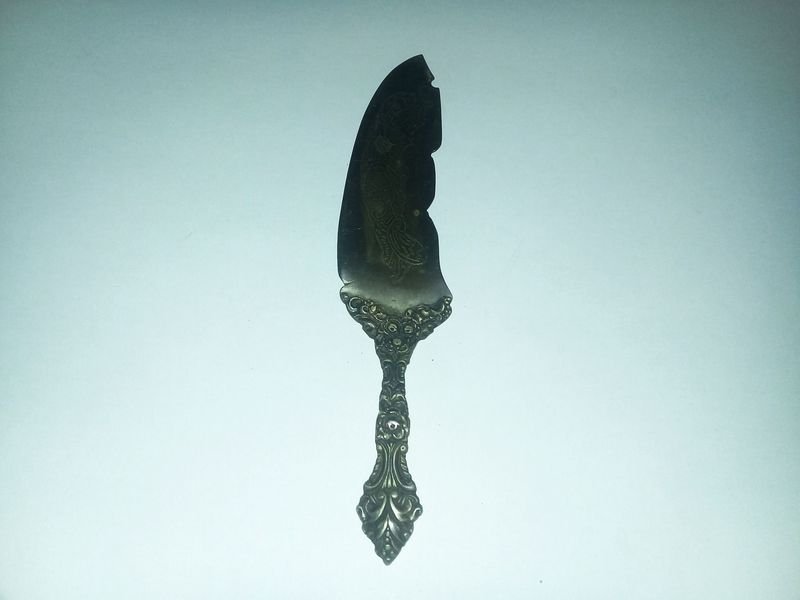 Utensilio de cortar torta antiguo de colección hoja de bronce enchapado en plata - imagen 4