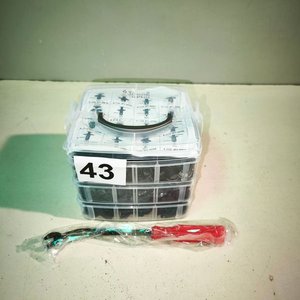 Kit de 630 Broches y Clips para Auto - imagen 1