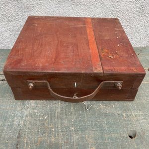 Lote siguiente: Caja de Herramientas Antigua de Madera