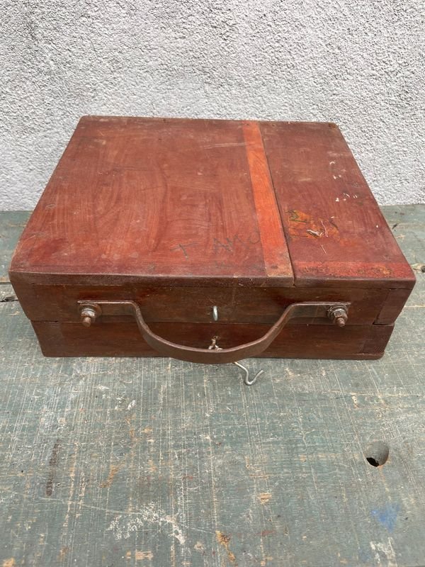 Caja de Herramientas Antigua de Madera