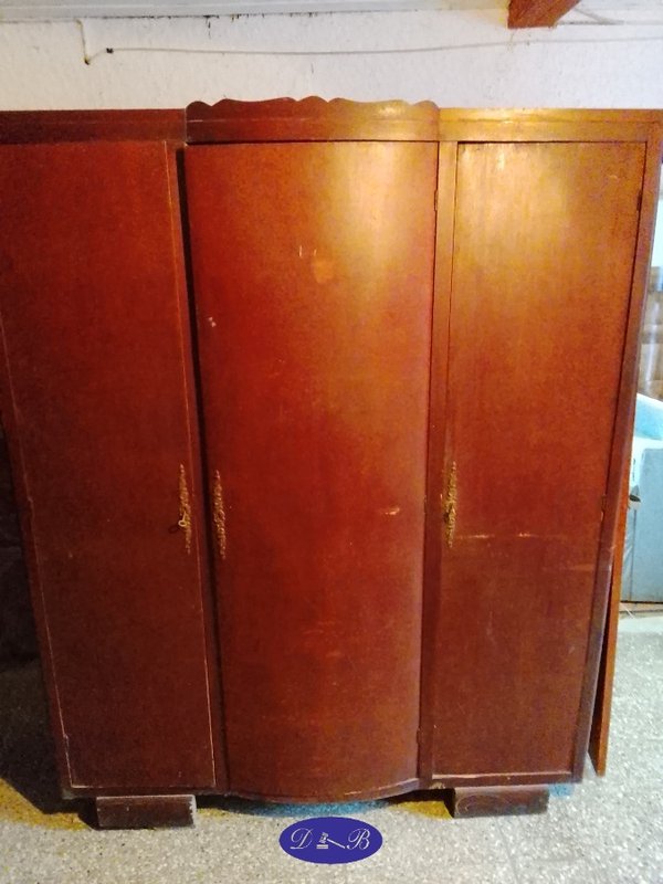 Ropero de madera de 3 puertas