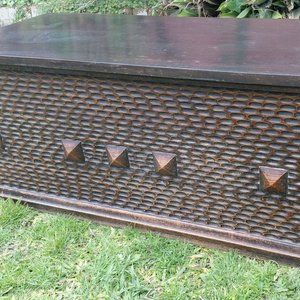 Baúl Antiguo de Madera Maciza Labrada con Tapa - imagen 2