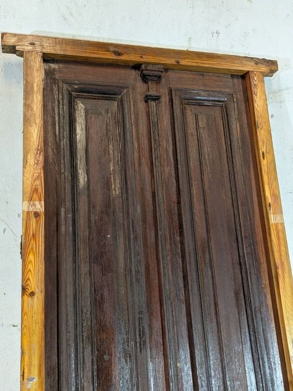 Puerta antigua de cedro con marco de pinotea - imagen 4