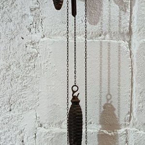 Reloj de Cucú Antiguo Alemán con Cadena y Piñas - imagen 3