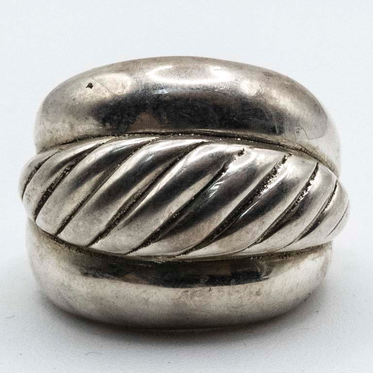 Anillo de Plata Hueco con Diseño Trenzado