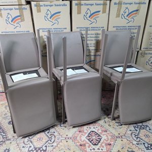 Seis Sillas Tapizadas en Gris - imagen 1