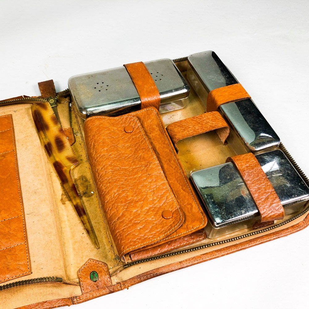 Nécessaire de toilette en estuche con piezas - imagen 2