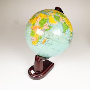Lote siguiente: Globo Terráqueo con Soporte de Madera - Altura 34 cm