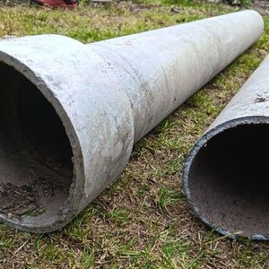 Dos Facmentos de Caño de fibrocemento de gran porte de Medidas Aprox. Largo Aprox. Por Tramo 140 cm y  165 cm  -  diámetro Aprox. 20 cm - imagen 8