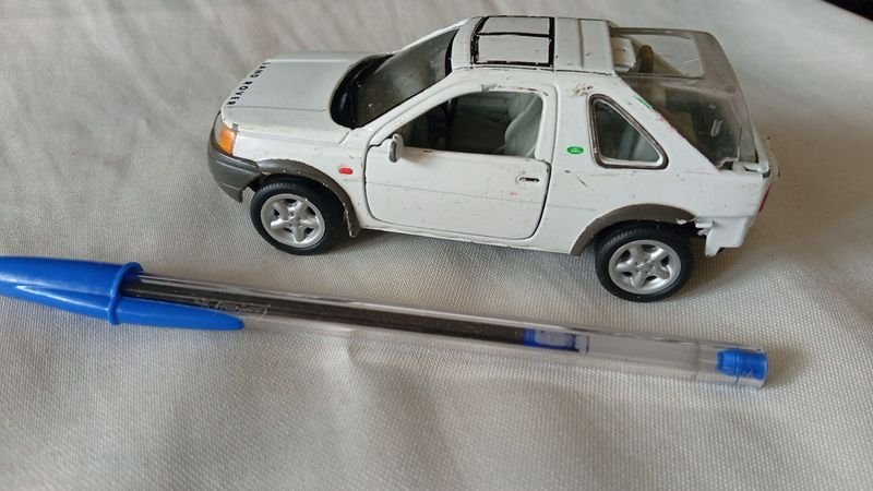Miniatura Land Rover Freelander de Metal Blanco