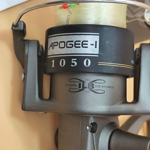 Reel de Pesca Marado Apogee 1050 con 2 Carreteles y Manual - imagen 2