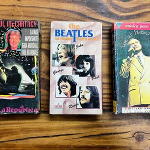 Lote de 3 videocassettes VHS musicales: Paul McCartney, The Beatles y Phil Collins - imagen 1