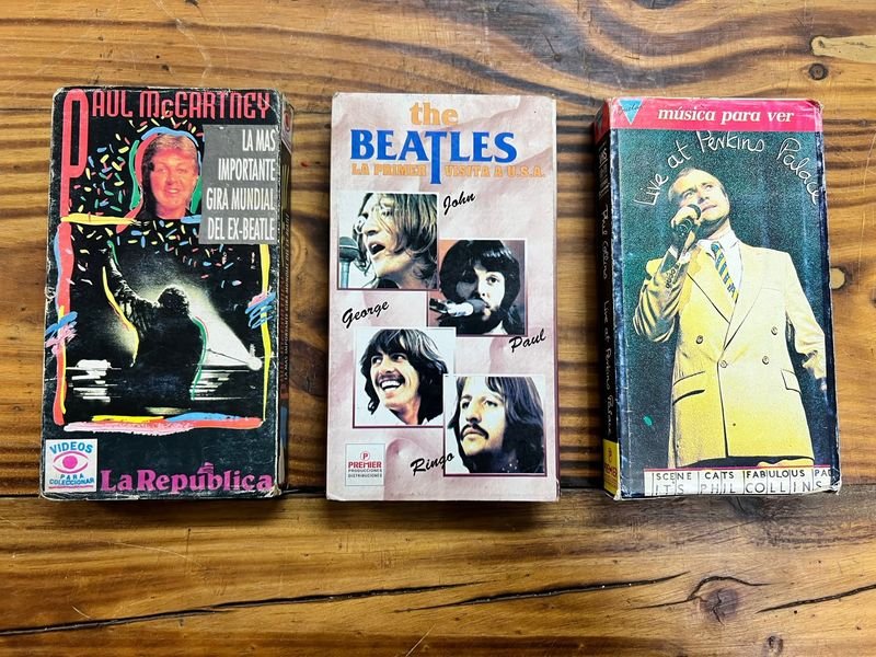 Lote de 3 videocassettes VHS musicales: Paul McCartney, The Beatles y Phil Collins