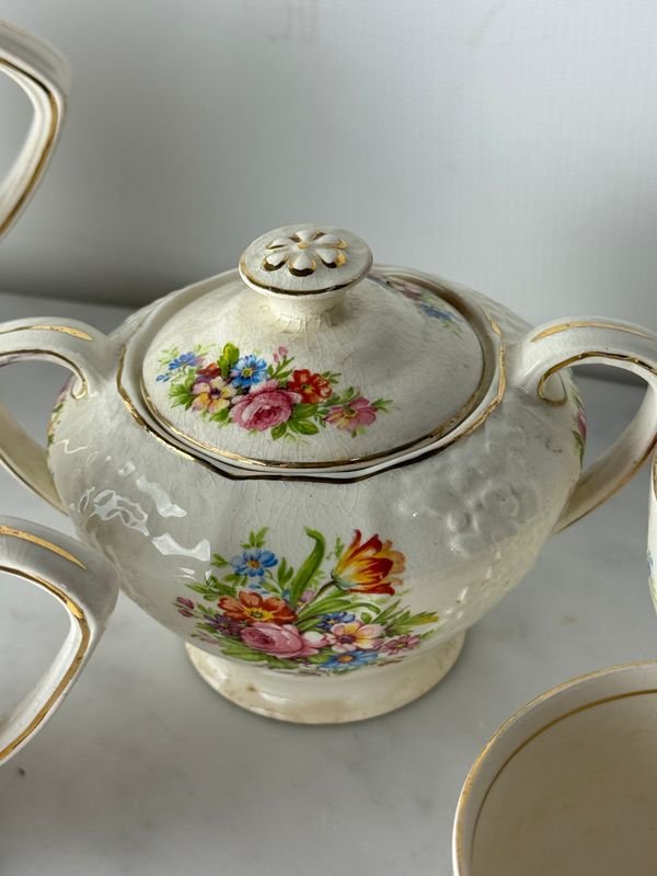 Servicio de té en loza inglesa con decoración floral - imagen 10