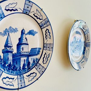 Par de Platos Decorativos con Castillos Medievales Pintados a Mano - imagen 3