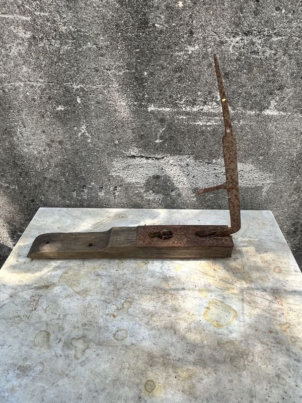 Encorchadora de hierro y madera para uso en la construcción - imagen 4