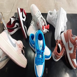 Lote siguiente: Pares de Calzado Deportivo Estilo Nike