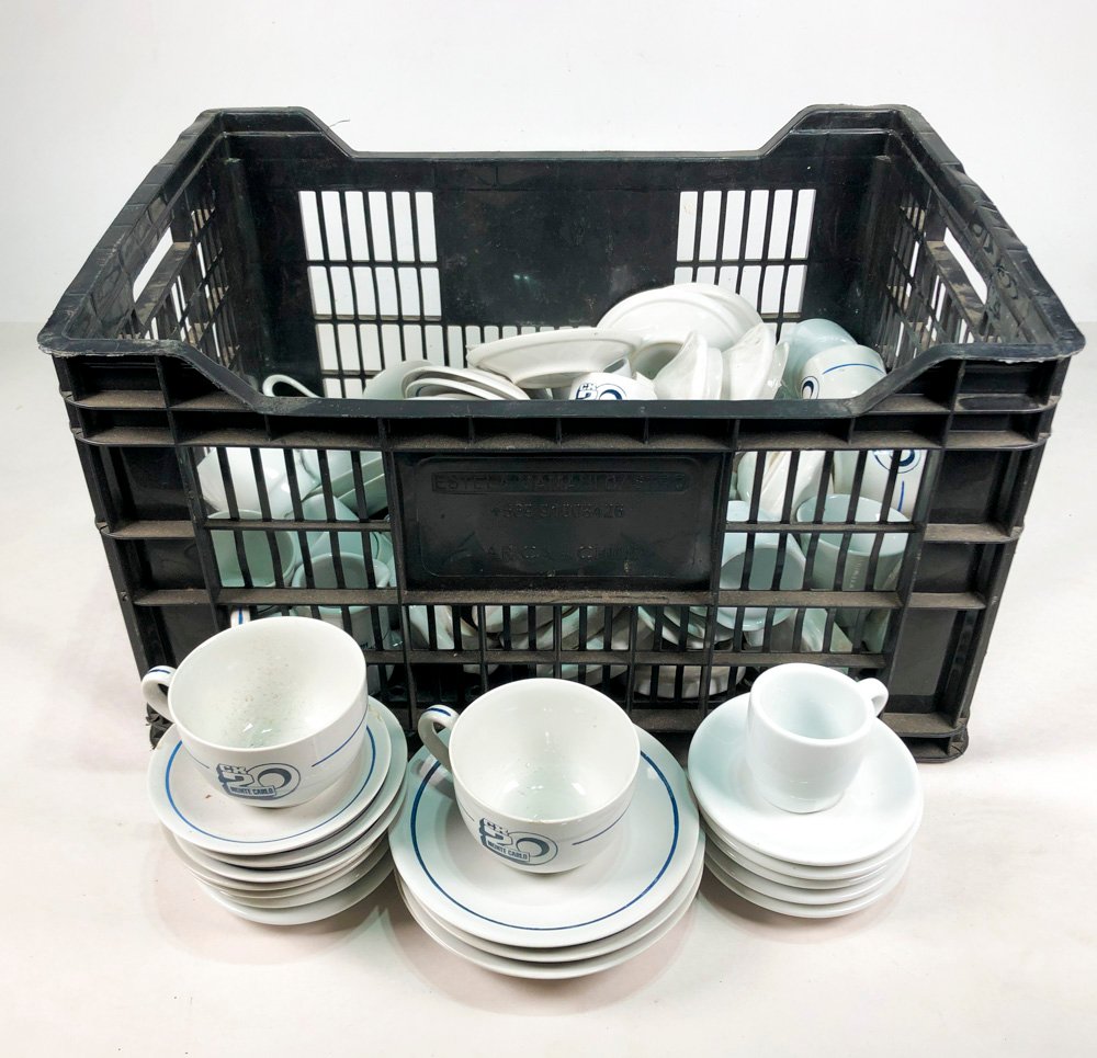 Lote anterior: Lote de porcelana blanca con detalles y guarda azul