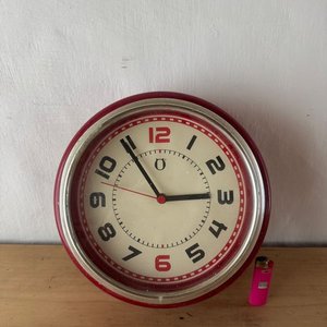 Lote siguiente: Reloj de Pared Redondo con Marco Metálico